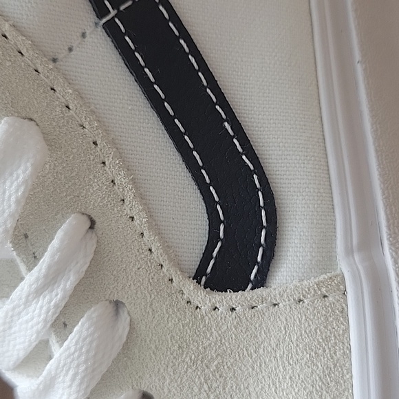 Van's SK8-Hi Brand new in the box. - Picture 11 of 14